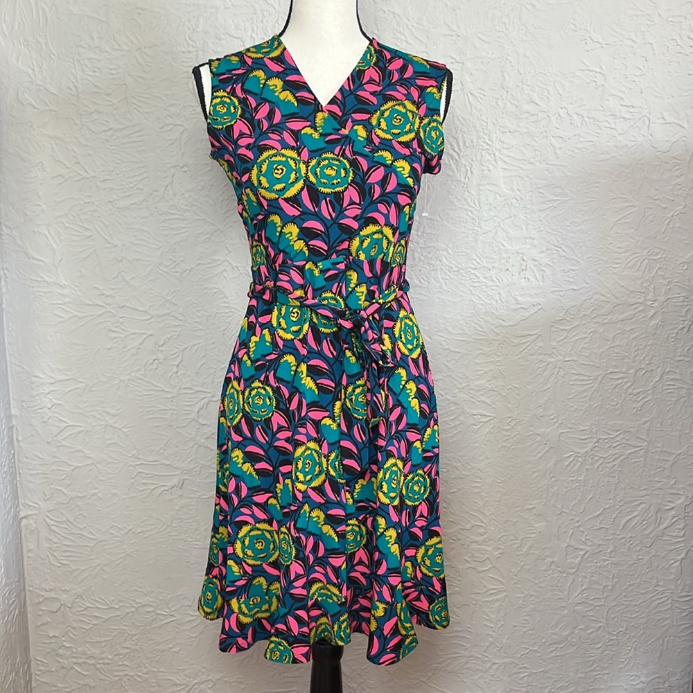 Leota The Perfect Wrap Midi Dress in Marche Fleur - Picture 3 of 13